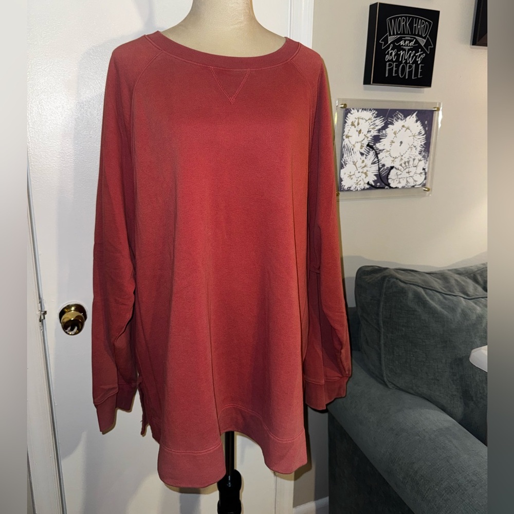 Women’s crewneck sweatshirt